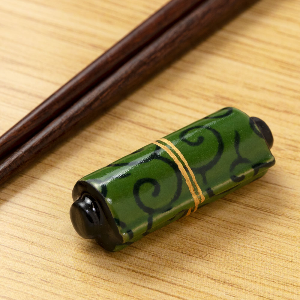 陶器 装飾品 緑と茶色のストライプ 約10cm　織部焼　織部　煙管　箸置き イホシロ窯 箸置き 巻物 (4-726) 美濃焼 岐阜県の工芸品 Minoyaki