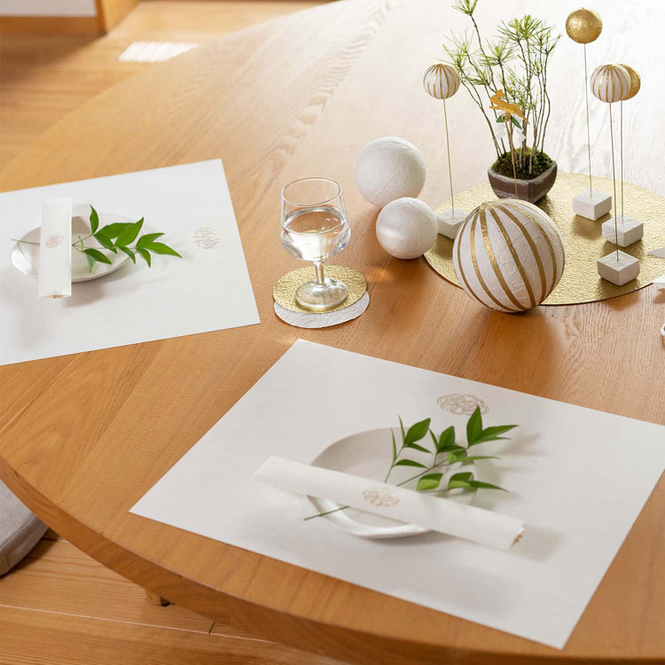 山百合と石化柳を縁起良く 南天や若松を束ねた 和モダンな