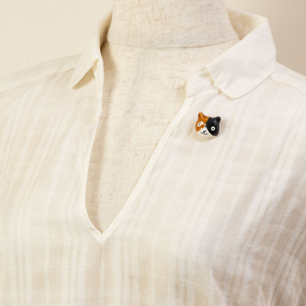 イホシロ窯 アクセサリー 三毛猫 ピンバッジ ブローチ 帯留め 美濃焼 岐阜県の工芸品 Minoyaki accessory, Gifu craft