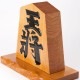 天童将棋駒の置物　王将　九寸飾り駒（高さ27.2cm）　山形県の伝統工芸品　店舗・オフィス・新築祝いに　Tendou-shougikoma Oushou kazarikoma