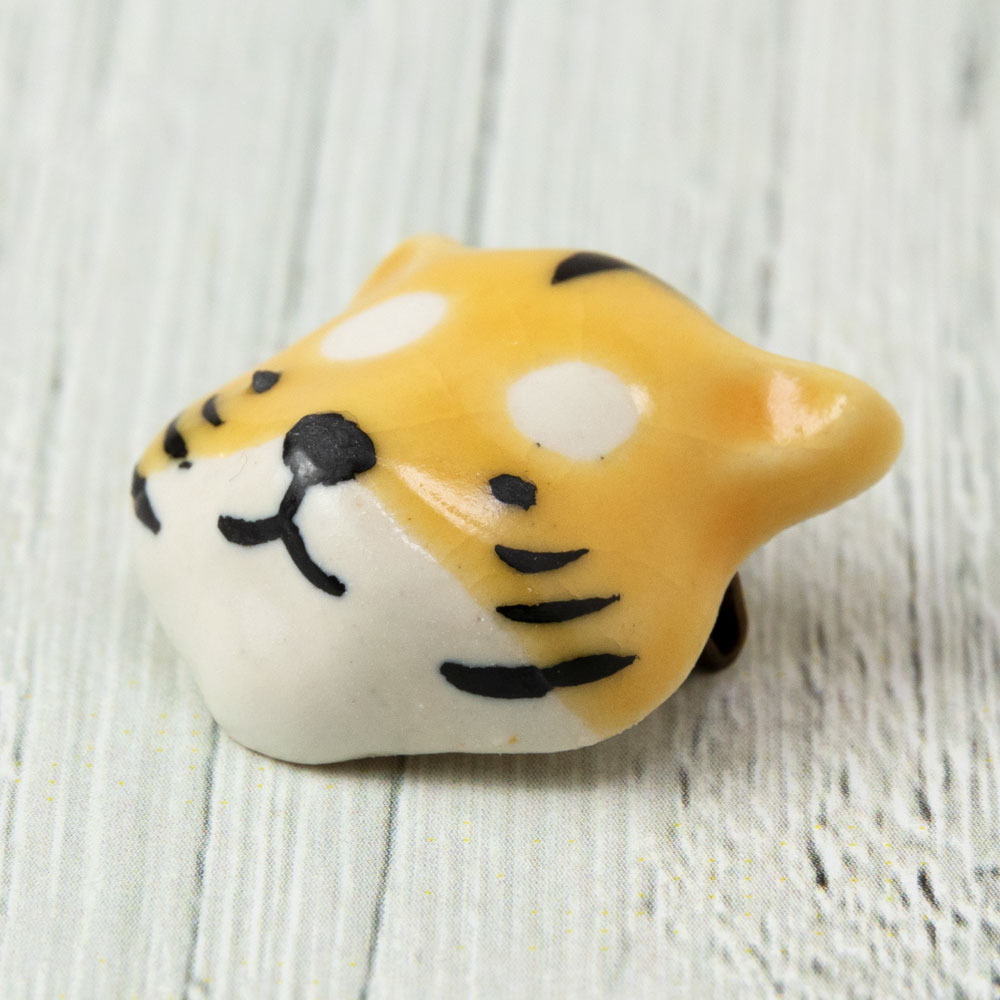 イホシロ窯 アクセサリー トラ ピンバッジ ブローチ 帯留め 美濃焼 岐阜県の工芸品 Minoyaki accessory, Gifu craft