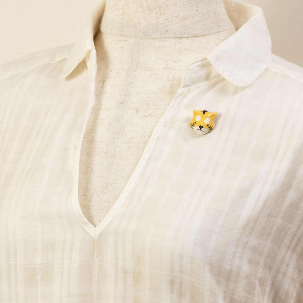 イホシロ窯 アクセサリー トラ ピンバッジ ブローチ 帯留め 美濃焼 岐阜県の工芸品 Minoyaki accessory, Gifu craft