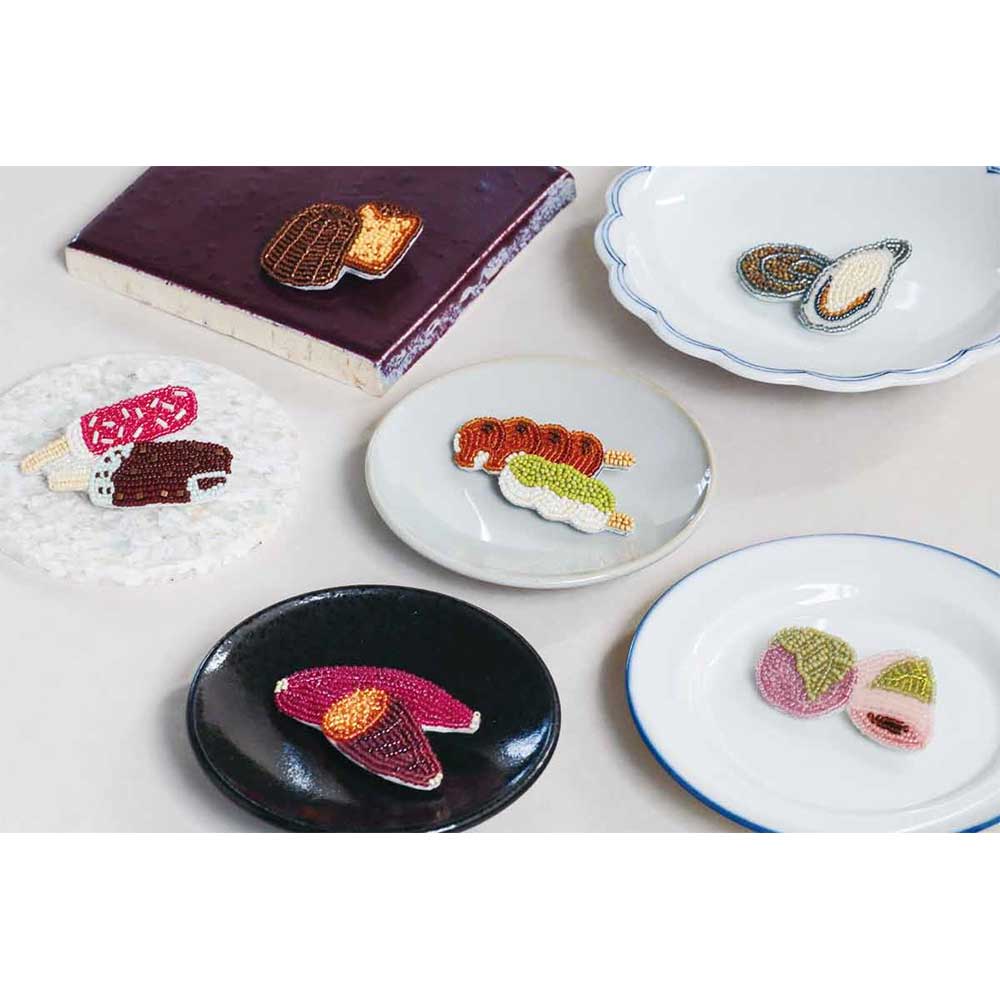 はらぺこブローチキット さくらもち ビーズ刺しゅうのブローチ作成キット 工作用 胸元にちょうど良いサイズ 手作り ハンドメイド アクセサリー 日本製