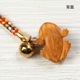 木目調根付　カエル　縁起物をモチーフにした和風アクセサリー・ストラップ　無事に帰る　福寿円満　家内安全　商売繁盛　五穀豊穣　招財進宝