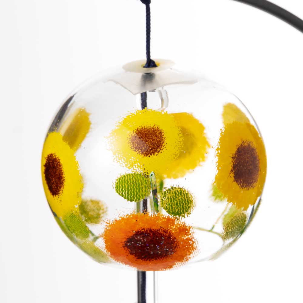 会津桐卓上風鈴・置き風鈴 ひまわりと柴犬 ガラス風鈴 蒔絵を施したハンドクラフト製 桐製の台と桐の粉人形 木之本 福島県の工芸品 ※在庫限り