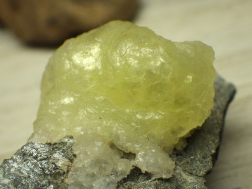 パキスタン産イエローブルーサイト/Brucite (水滑石)