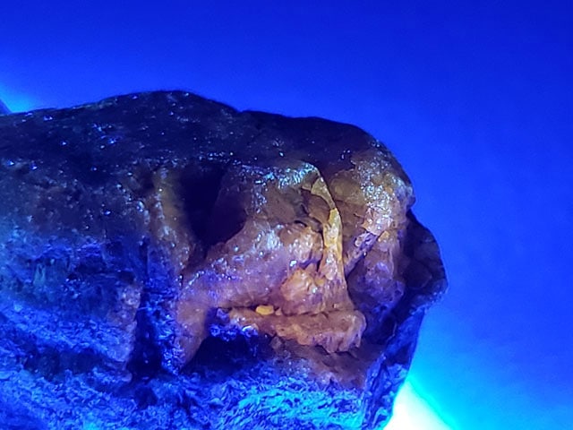 マラウイ産 蛍光ジルコン(風信子鉱)/Zircon