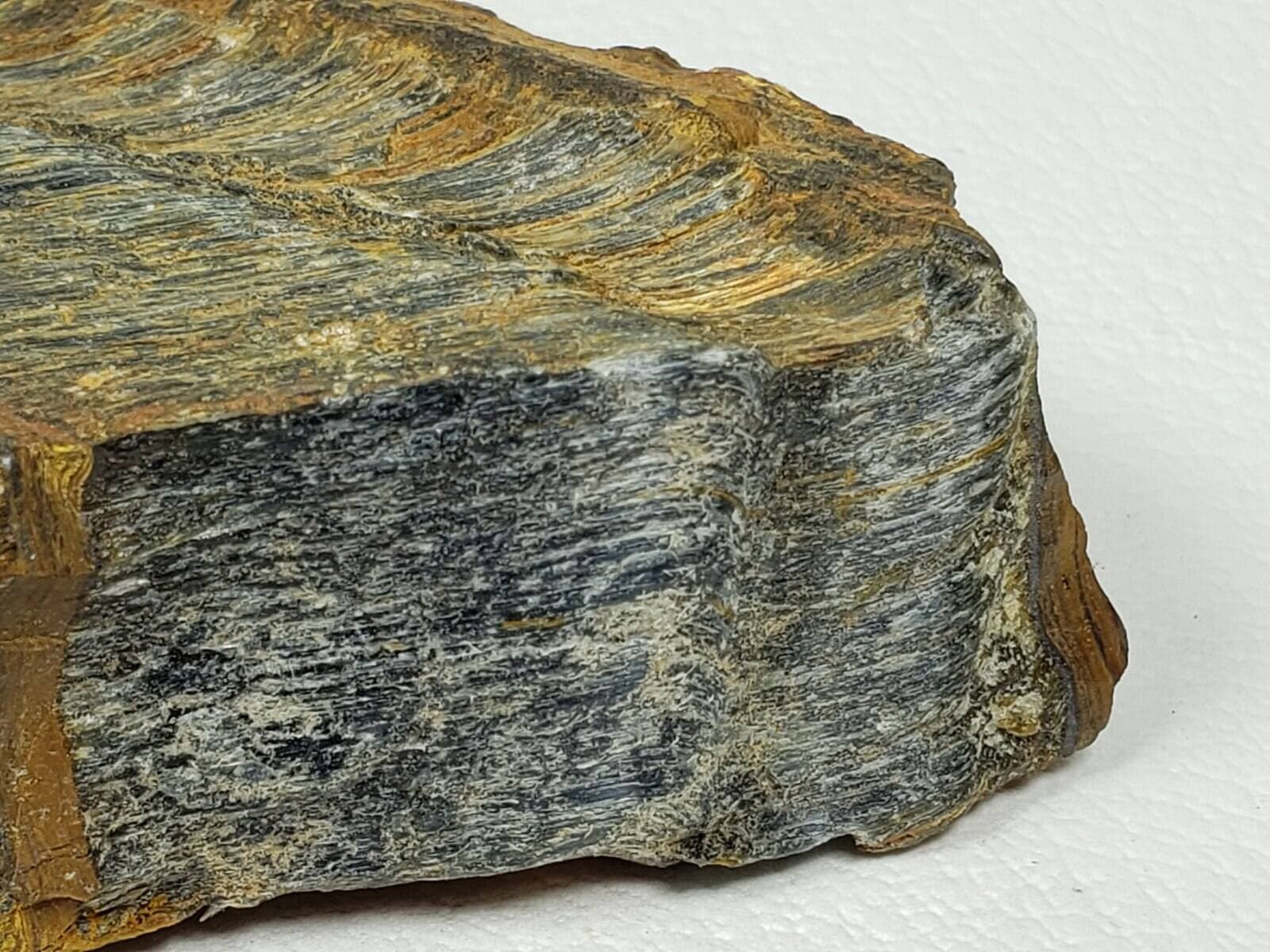 ブルータイガーアイ (青虎目石)/Blue Tiger's eye