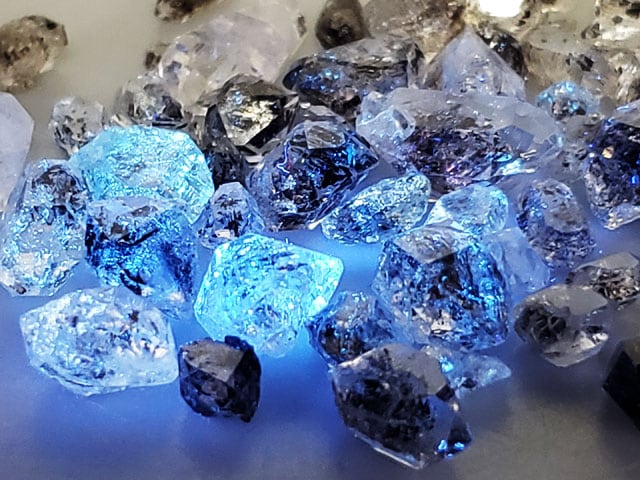 パキスタン産 石油入り水晶/Oil & Tar in Quartz( 小瓶入り)
