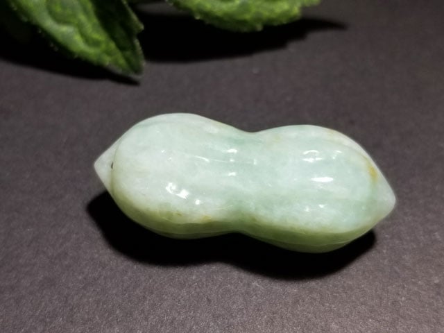 （稀少品）落花生 天然本翡翠 ラベンダー翡翠彫刻品 稀少品）白菜（百財）天然本翡翠 ラベンダー翡翠彫刻品 - メルカリ