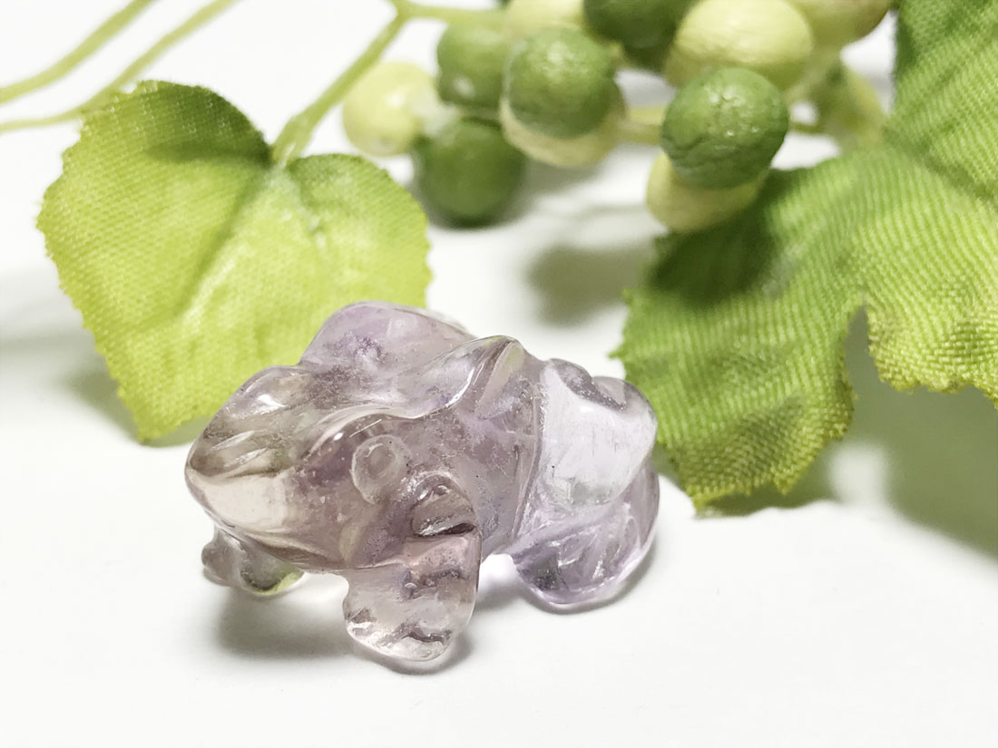 アメトリン 蛙 彫刻