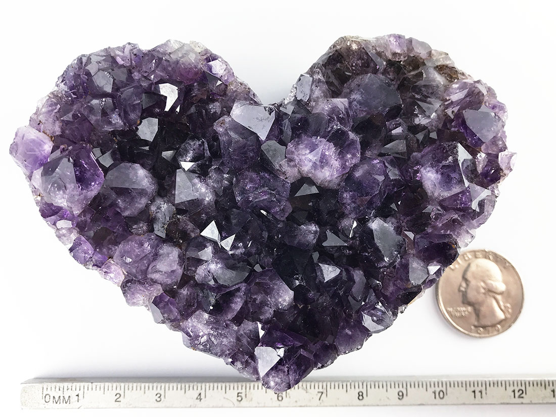 ウルグアイ産ハート型アメジストクラスター