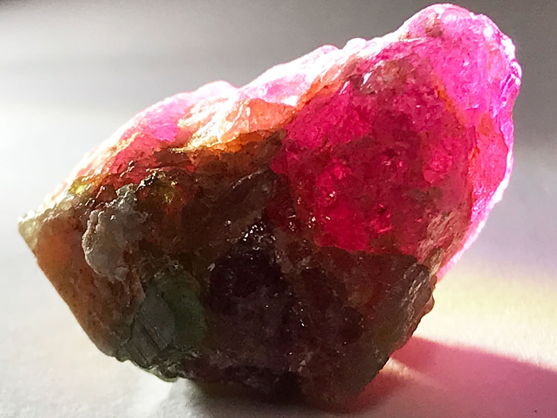 ミャンマー産 エルバイト(ピンクトルマリン,リチア電気石)/Elbaite