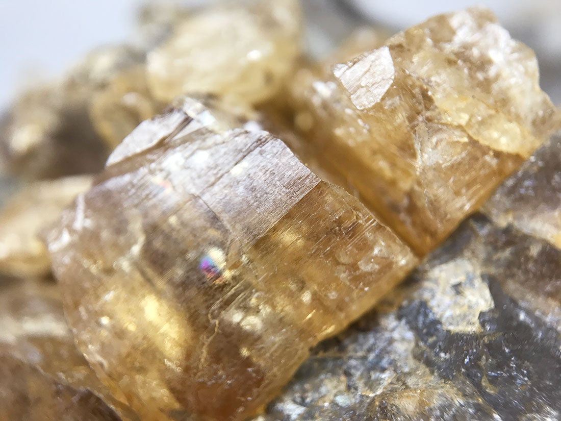 ブラジル産インペリアルトパーズ(蛍光)/Imperial Topaz (黄玉)