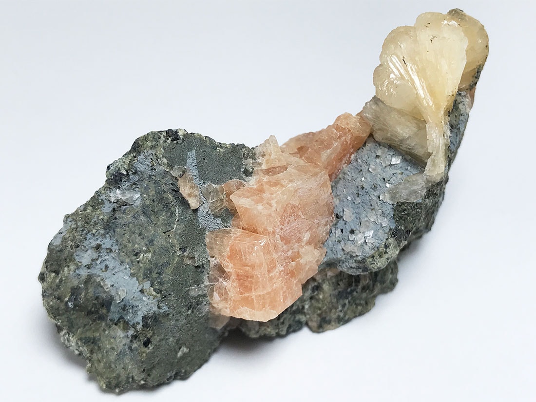 モロッコ産チャバザイト/Chabazite(菱沸石)