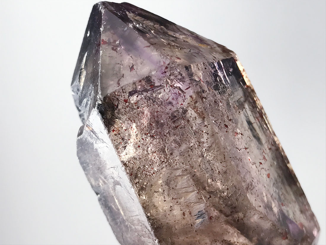 ジンバブエ産レピドクロサイトin水入りアメジスト(セプター)