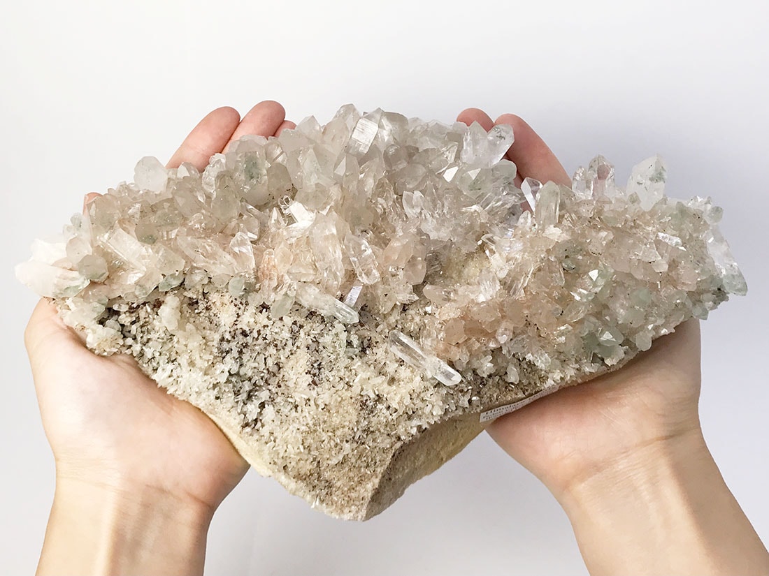 パルバティー渓谷産ヒマラヤ水晶クラスター