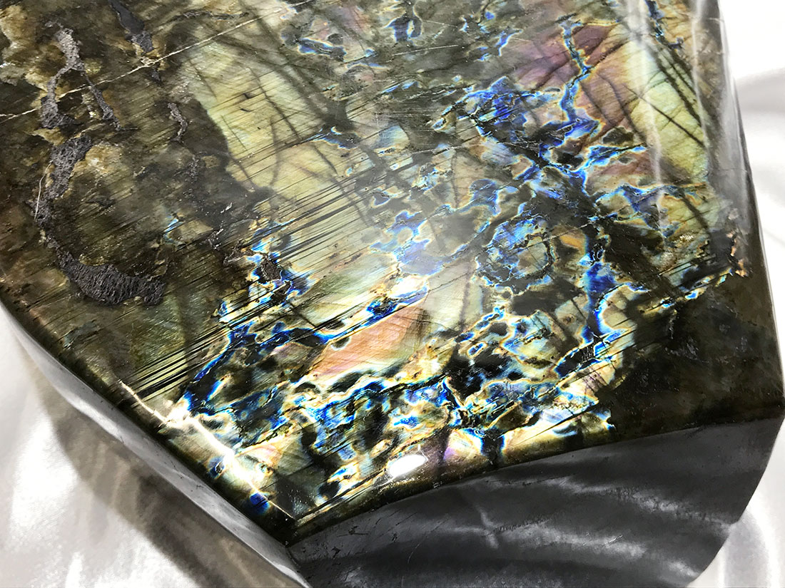 マダガスカル産大型ピンク＆ブルーラブラドライト ポリッシュ