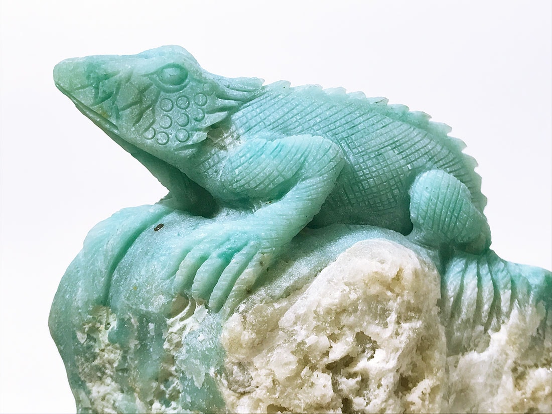 アマゾナイト イグアナ彫刻