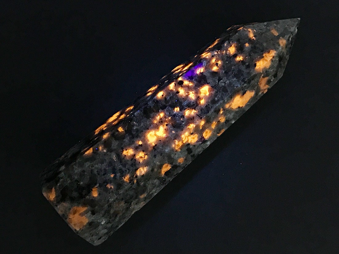 ミシガン州産ユーパーライト ポイント/Yooperlite(蛍光)