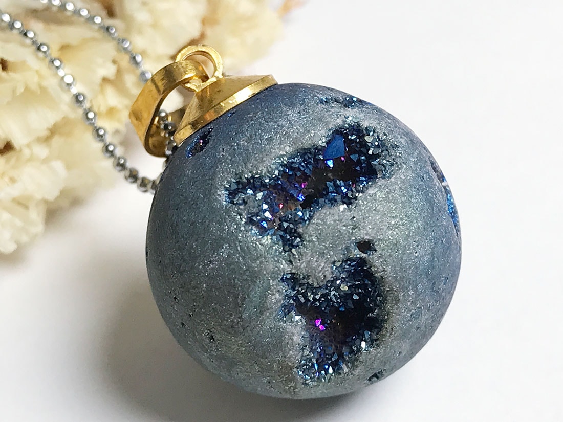 レインボーオーラクォーツ丸型ペンダントトップ