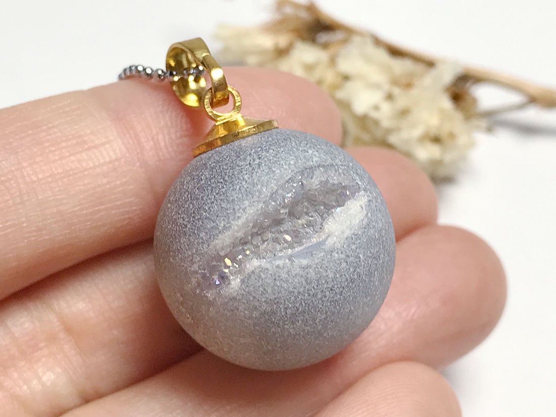 レインボーオーラクォーツ丸型ペンダントトップ