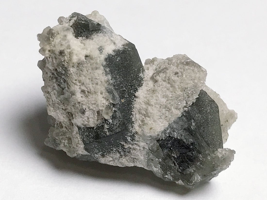 内モンゴル産 グリーンクォーツ ( ヘデンバーガイト・アクチノライトinクォーツ) / Hedenbergite ・ Actinolite in Quartz