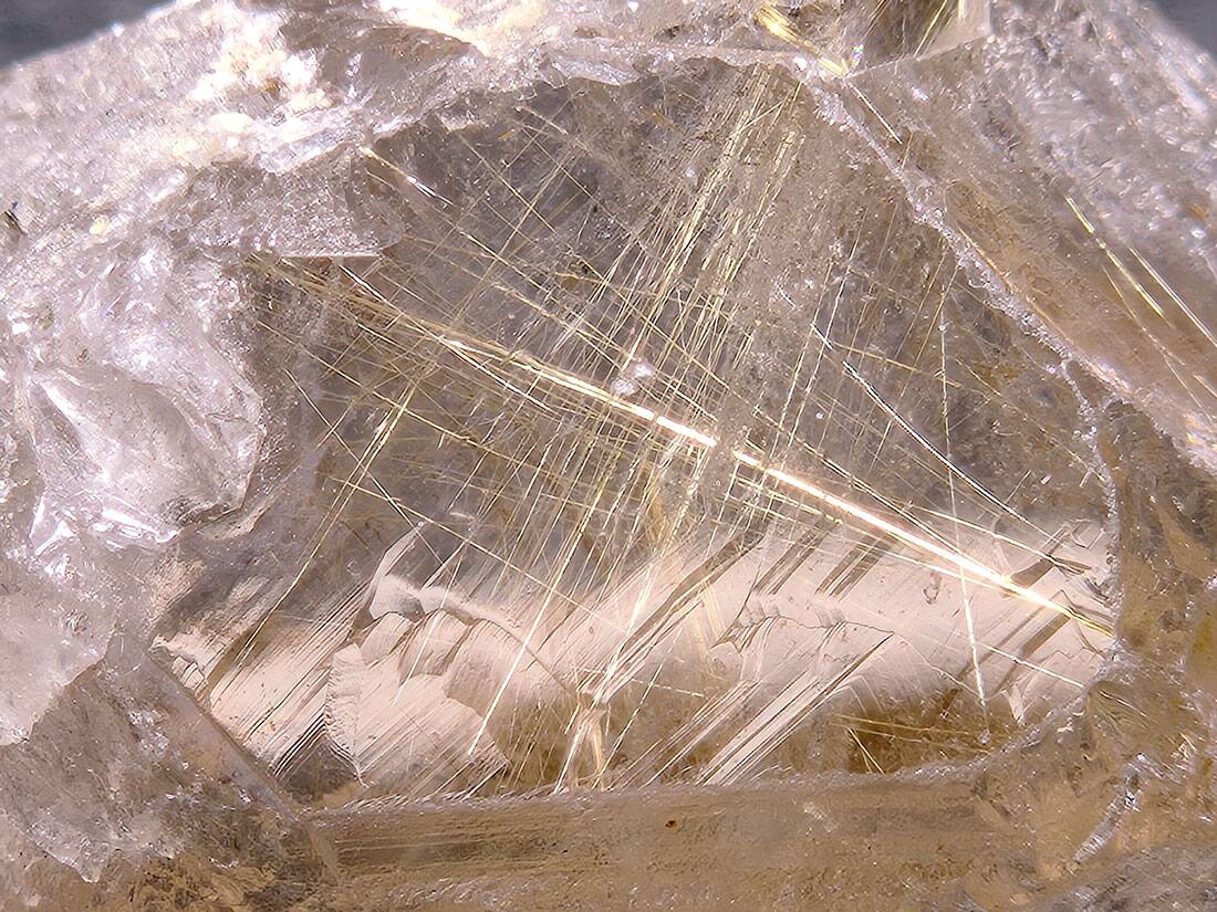 ブラジル産 ルチルクォーツ ( 金鉱石入り水晶 )/Rutilated Quartz