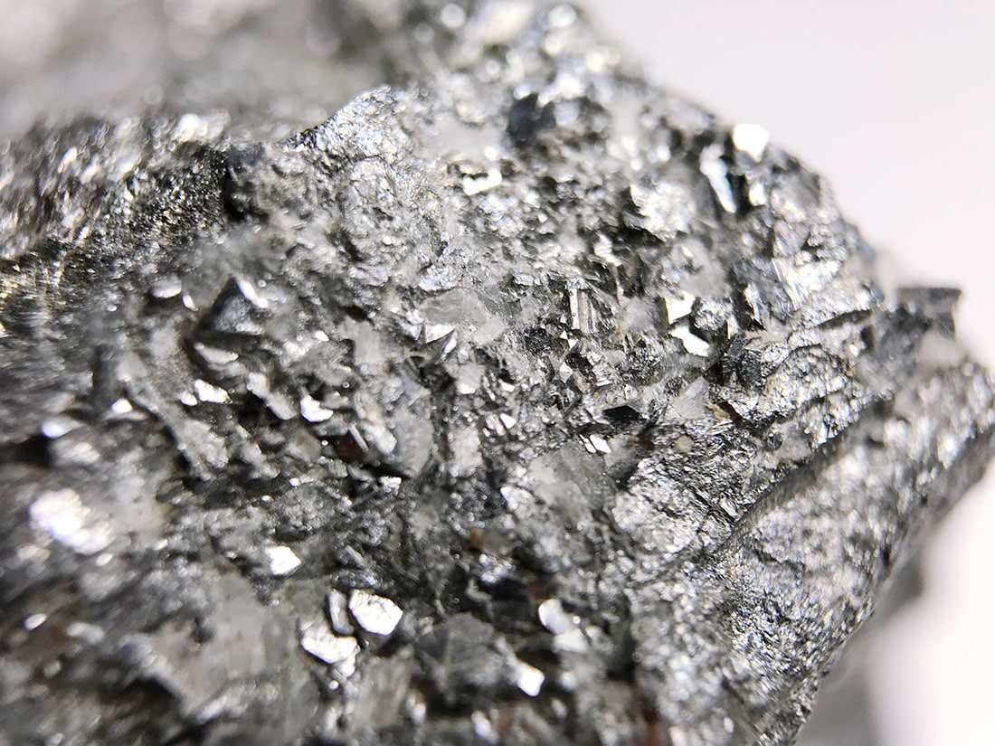 モロッコ産スクテルダイト/Suktterudite（スクテルド鉱）