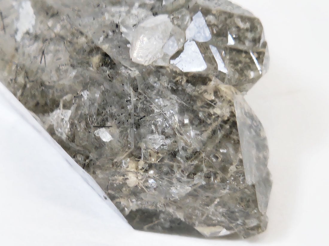 ブラジル産 オレナイトinクォーツ /Olenite in Quartz (オーレン電気石入り水晶)