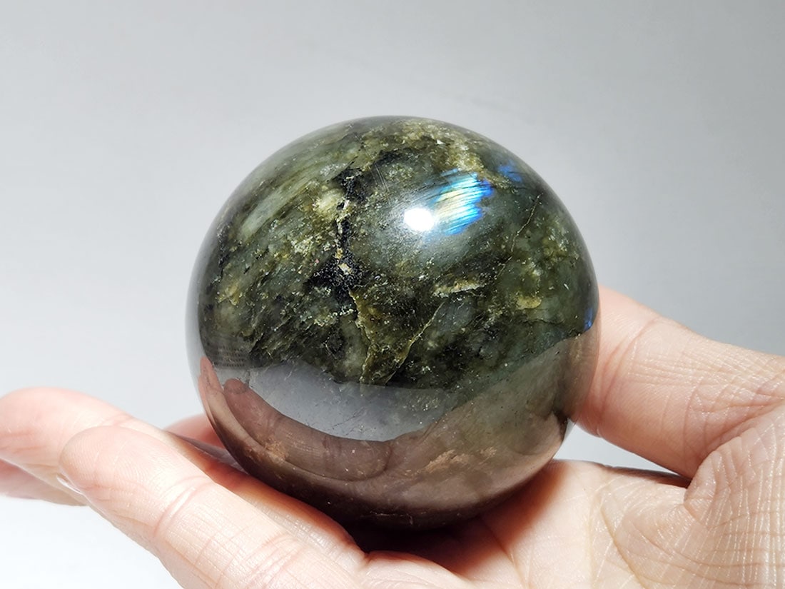 ラブラドライト57mm丸玉