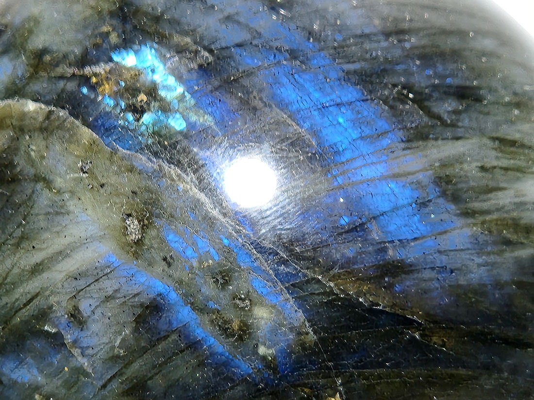 ラブラドライト65mm丸玉