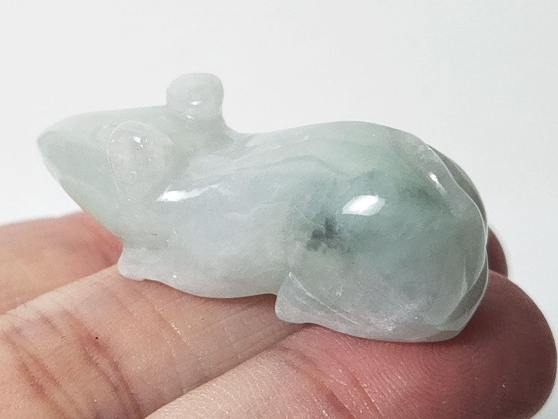 翡翠 ねずみ彫刻