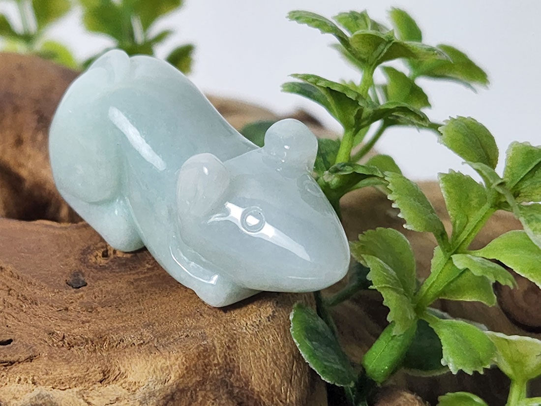 翡翠 ねずみ彫刻