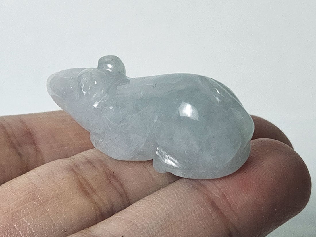 翡翠 ねずみ彫刻