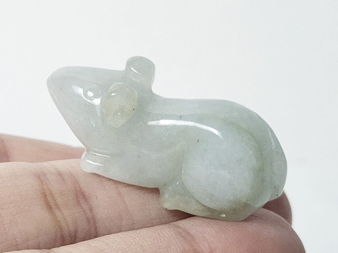 翡翠 ねずみ彫刻