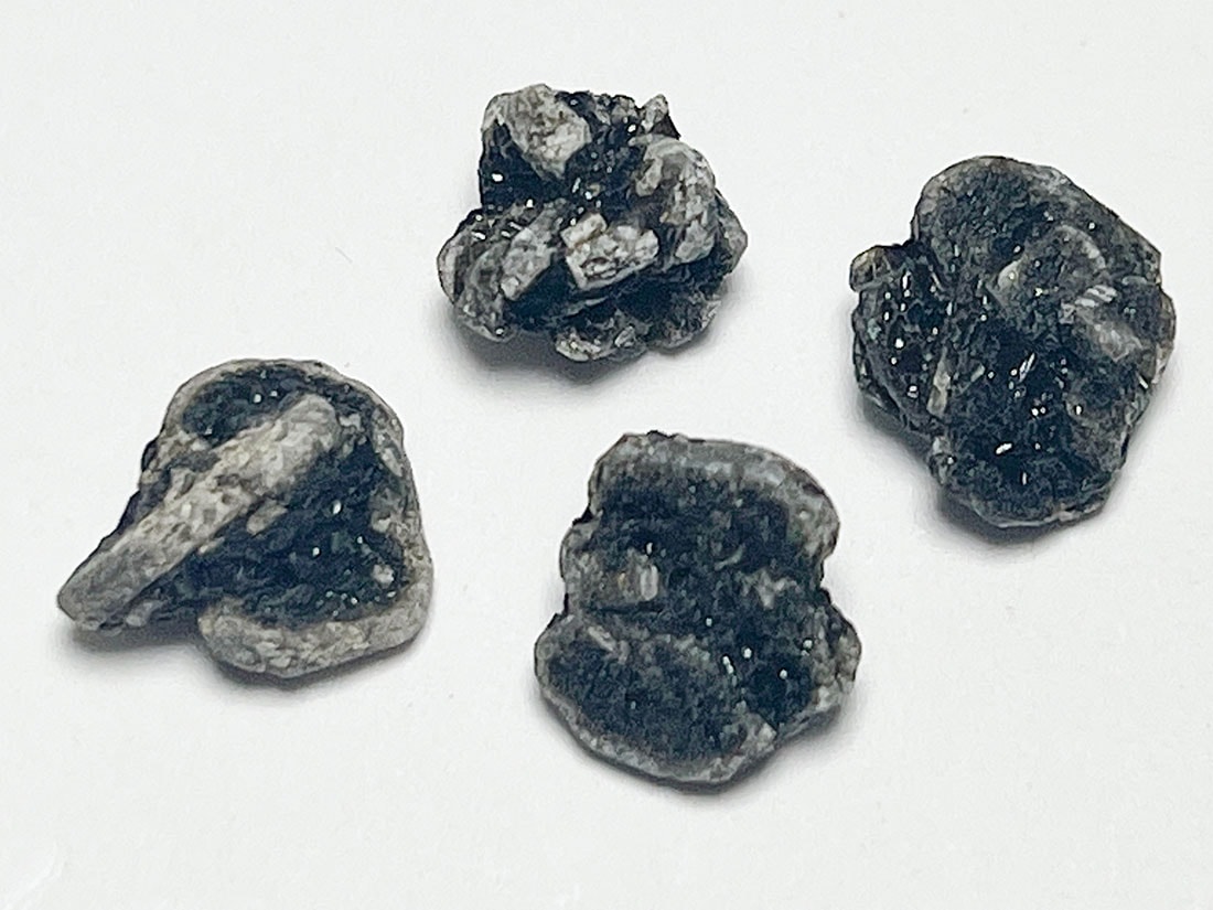 東京都硫黄島産 鶉石(うずら石)/Andesine(中性長石)4個セット