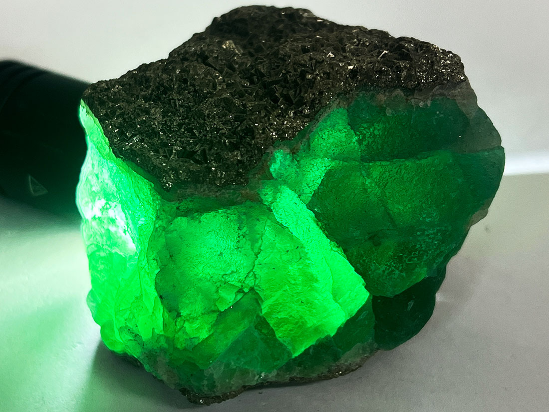 湖南省産フローライトwithパイライト&マーカサイト