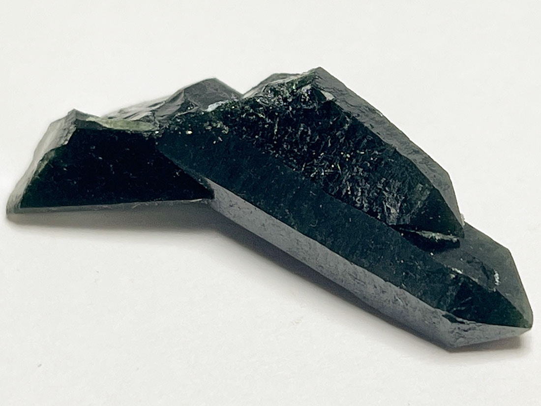 内モンゴル産 グリーンクォーツ ( ヘデンバーガイト・アクチノライト in クォーツ) / Hedenbergite ・ Actinolite in Quartz