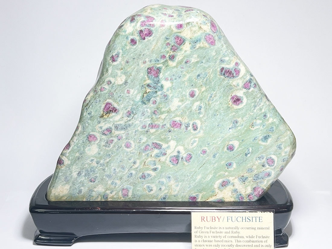 【木製台座付】インド産ルビーインフックサイト/Ruby in Fuchsite