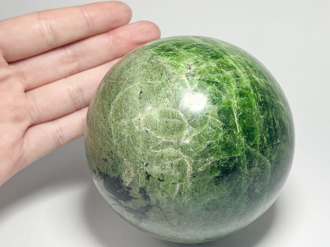 ダイオプサイド 84mm丸玉
