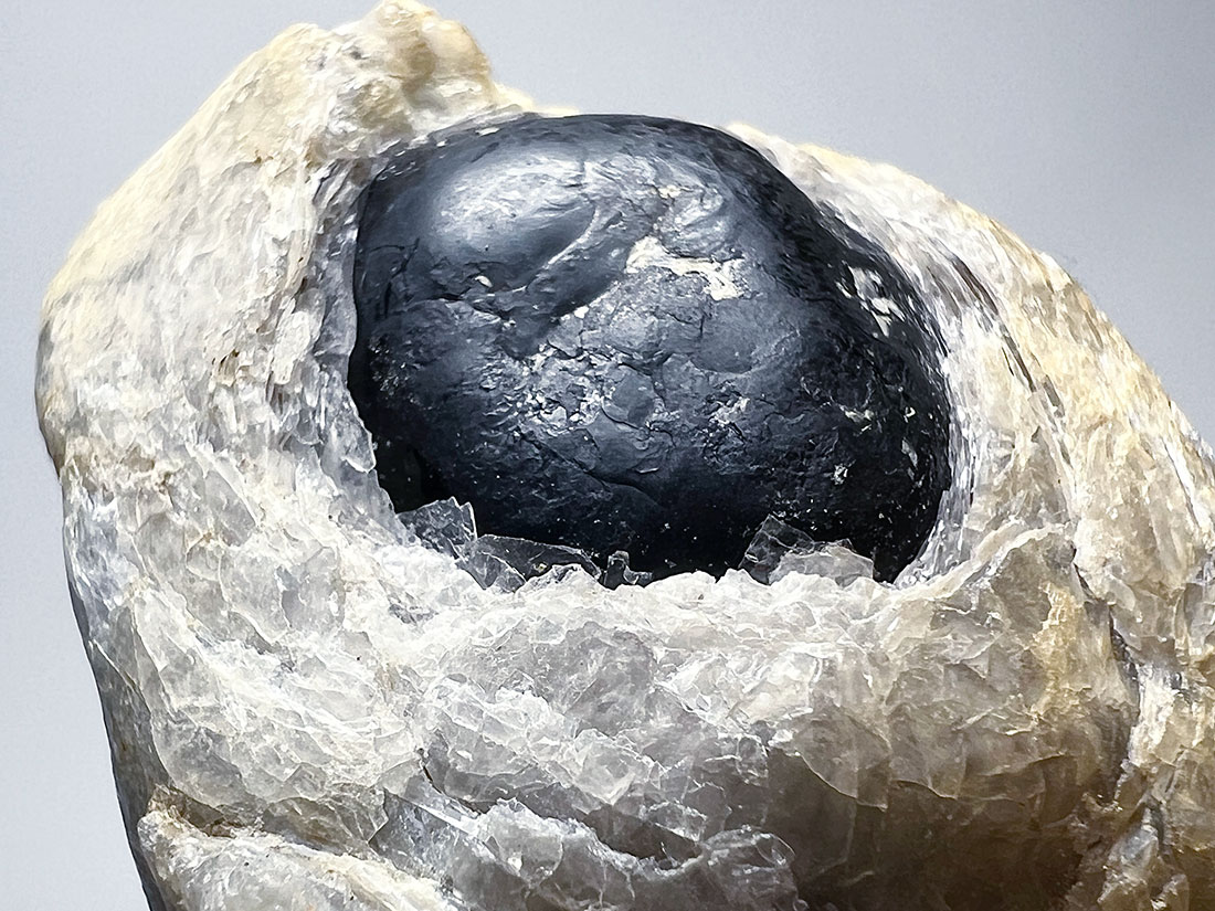 アリゾナ州産オブシディアン【アパッチティアーズ】