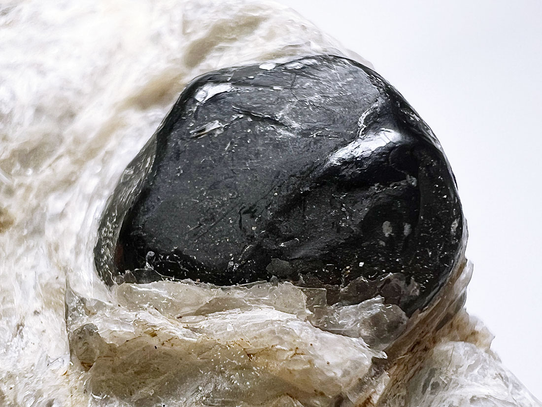 アリゾナ州産オブシディアン【アパッチティアーズ】