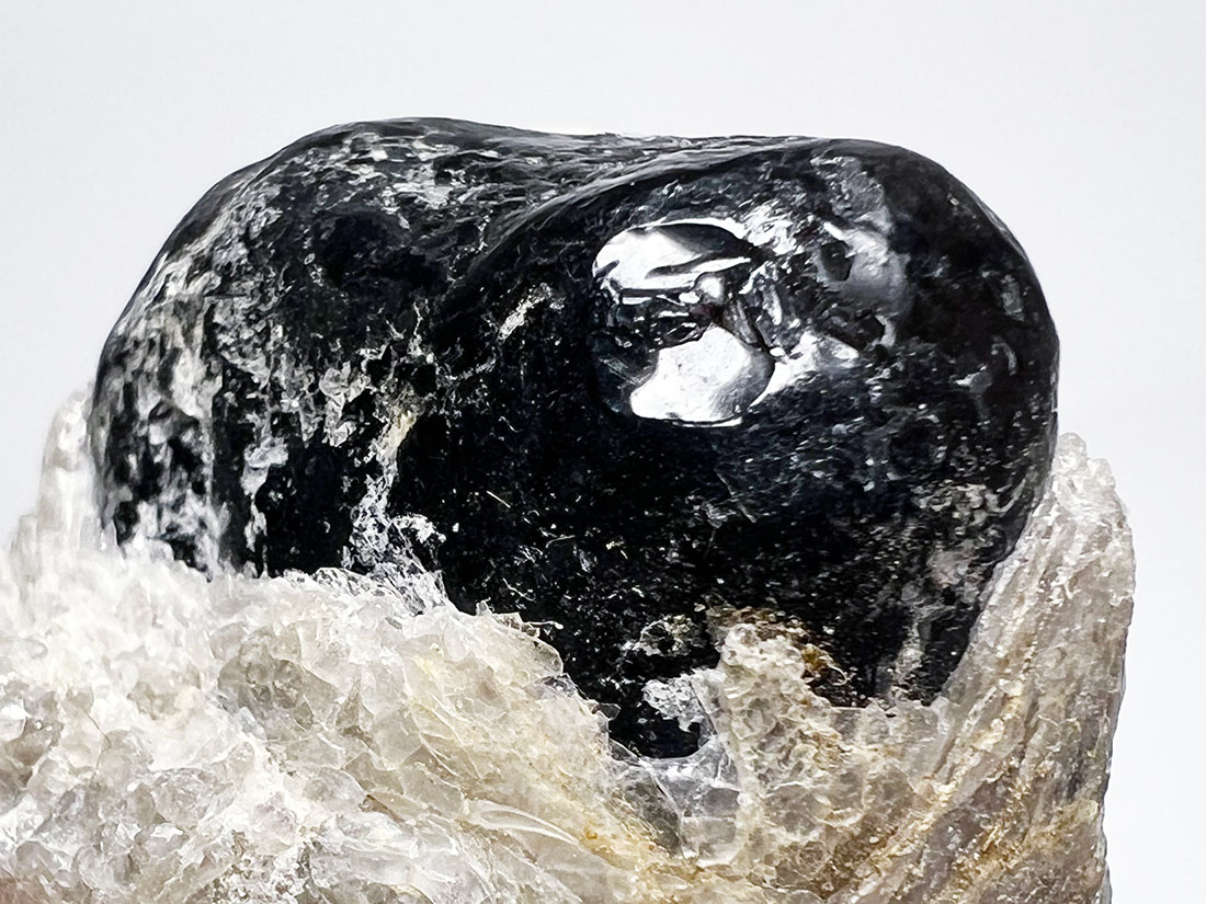 アリゾナ州産オブシディアン【アパッチティアーズ】