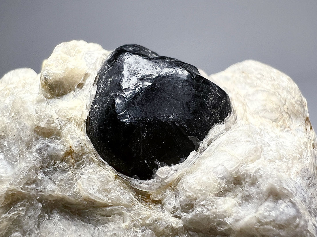 アリゾナ州産オブシディアン【アパッチティアーズ】