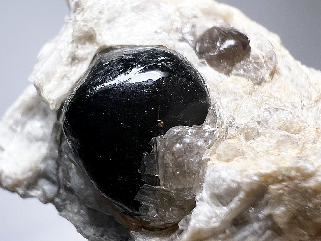 アリゾナ州産オブシディアン【アパッチティアーズ】