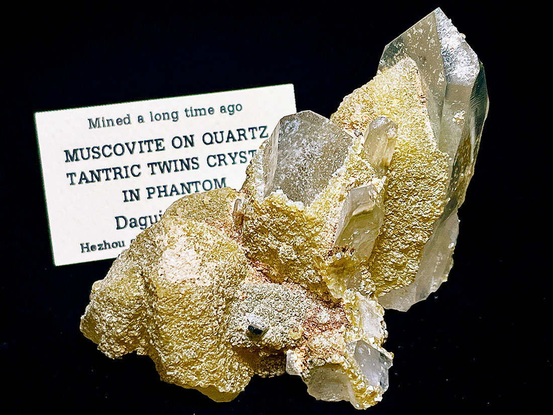 モスコバイトオンクォーツ/Muscovite on Quartz Tantric Twins Crystal in Phantom