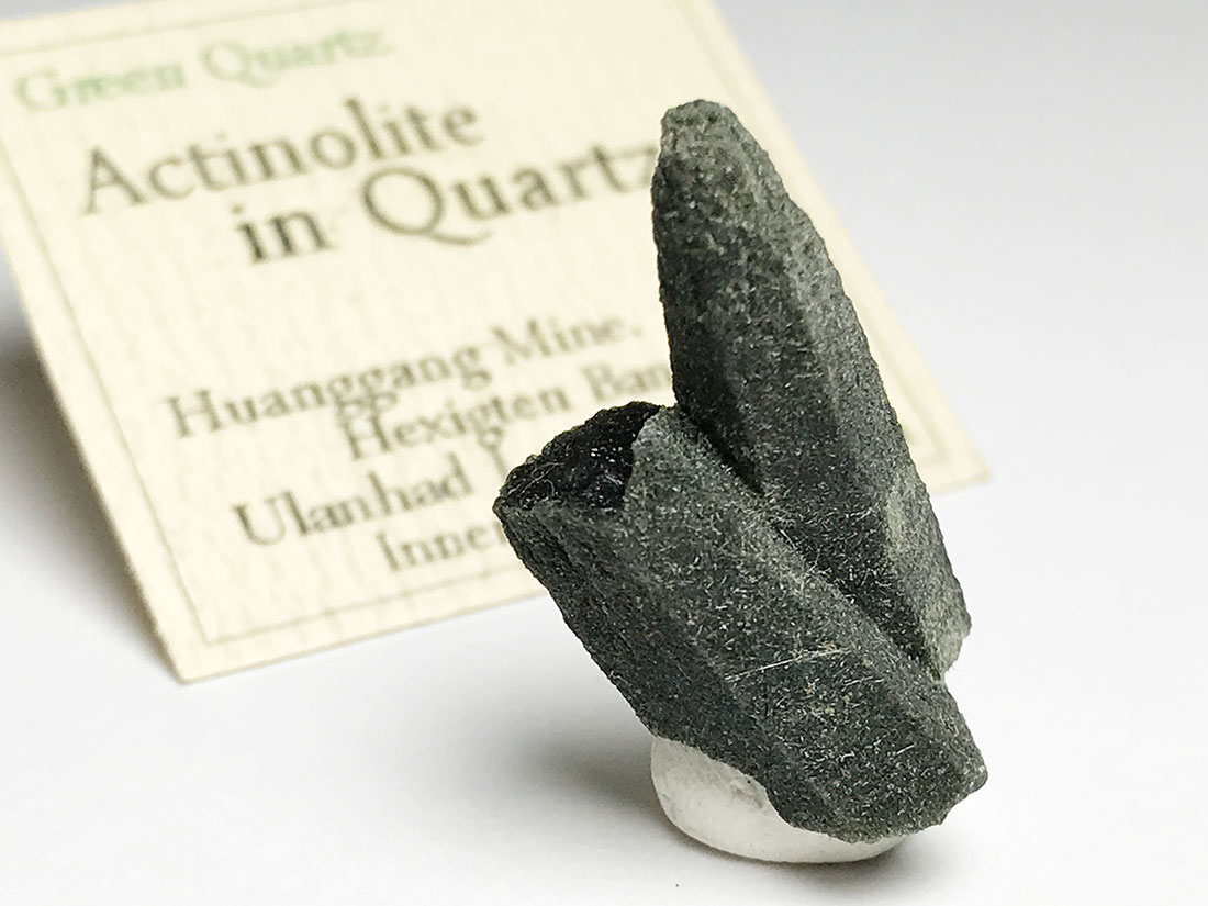 内モンゴル産 グリーンクォーツ ( ヘデンバーガイト・アクチノライト in クォーツ) / Hedenbergite ・ Actinolite in Quartz