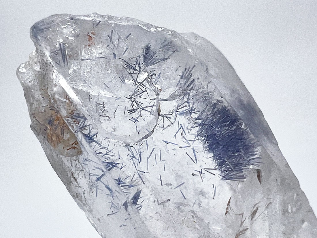 ブラジル産 デュモルチェライトinクォーツ / Dumortierite in Quartz
