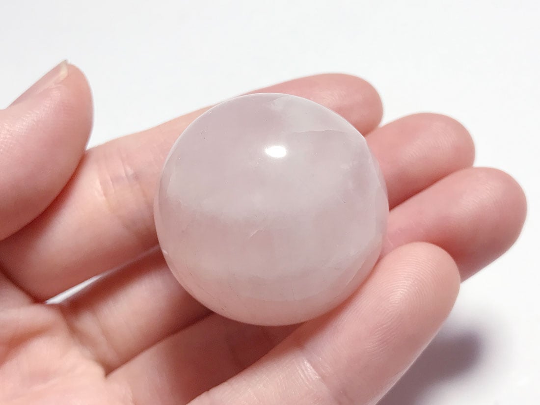 マダガスカル産 ローズクォーツ29mm丸玉